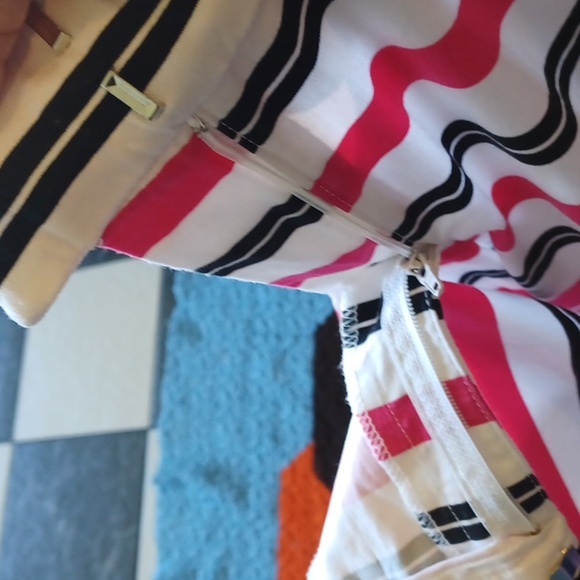 7thAvenue Design Studio New & Company White & Pink striped Capri Pants Stetch - Picture 5 of 7